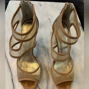 Donald J Pilner, 6.5 heels